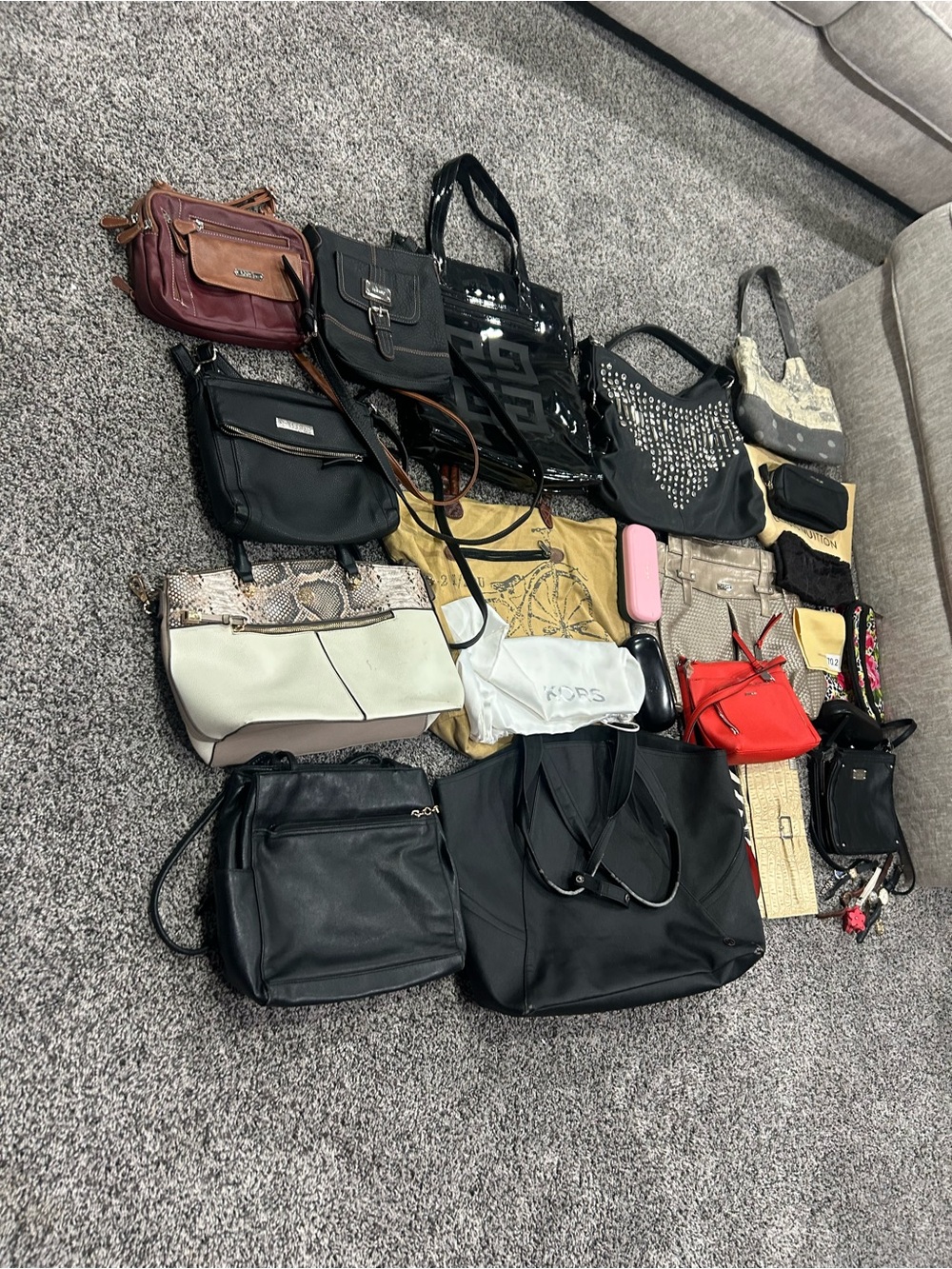 Givenchy, Gucci, LV, MK Designer Purse & Watch Reseller Box Lot of 30 Wholesale - Picture 13 of 13